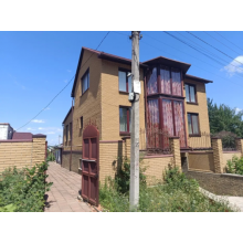 >>Продаж будинку, Чугуїв  (м-н Авіатор - поряд озеро  з зоною відпочинку). Площа — 220 м²